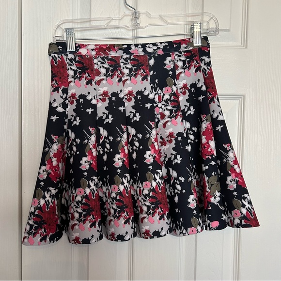 Floral printed skirt - Picture 2 of 3